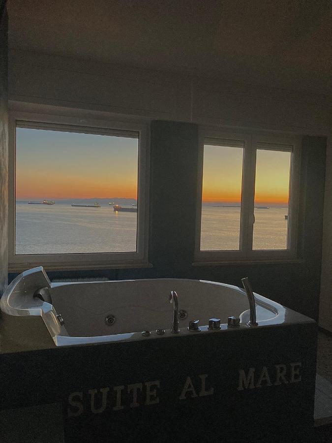 Suite Al Mare Taranto Bagian luar foto