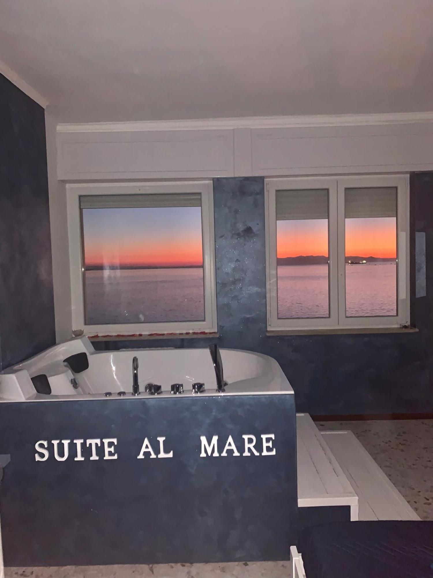 Suite Al Mare Taranto Bagian luar foto